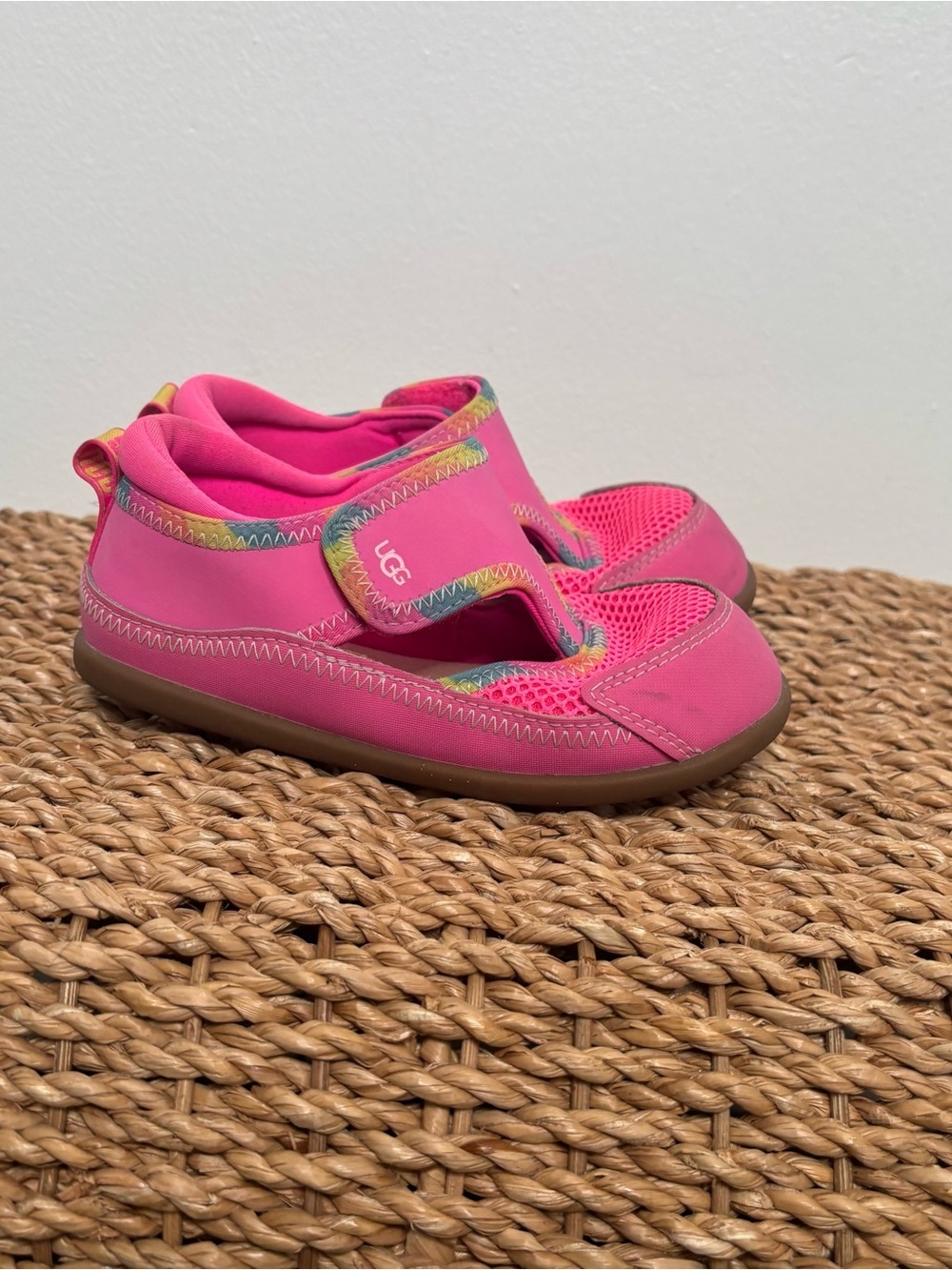 Ugg closed toe delta sandal machine washable girls 12